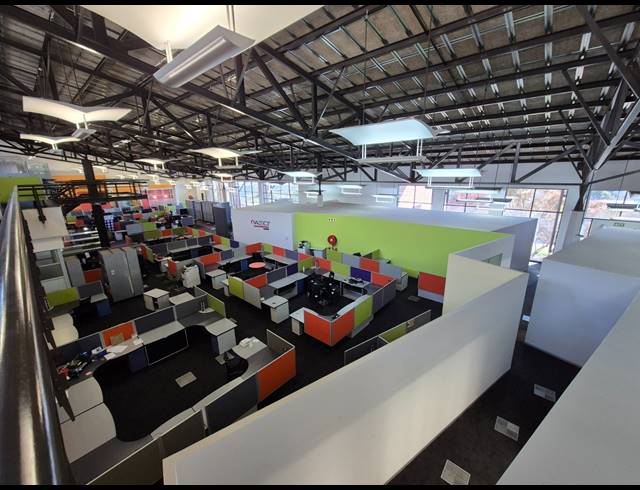 3,888M² OFFICE TO LET IN LONGMEADOW